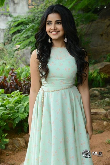 Anupama-Parameswaran-Interview-about-Vunnadhi-Okate-Zindagi-Movie